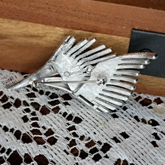 Vtg Coro Pegasus 1950s Brushed Silver Tone MCM 3D Brooch - Picture 2 of 5